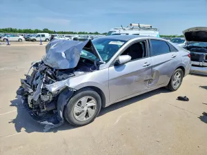 Hyundai Elantra 2.0L 4 2025