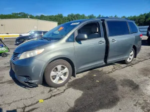 Toyota Sienna 3.5L 6 2013
