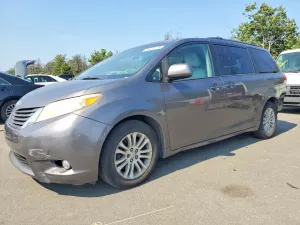 Toyota Sienna 3.5L 6 2011