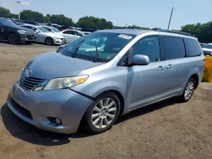 Toyota Sienna 3.5L 6 2014