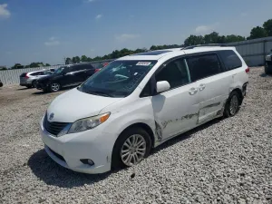 Toyota Sienna 3.5L 6 2011