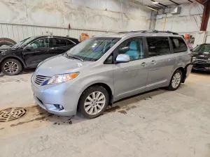 Toyota Sienna 3.5L 6 2015