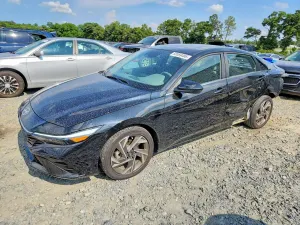 Hyundai Elantra 2.0L 4 2025
