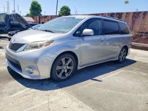 Toyota Sienna 3.5L 6 2017