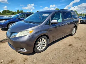 Toyota Sienna 3.5L 6 2012