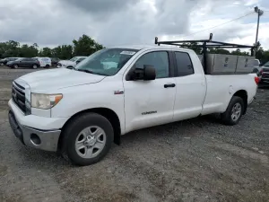 Toyota Tundra DOUBLE CAB SR5 5.7L 8 2013