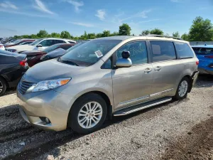 Toyota Sienna 3.5L 6 2015