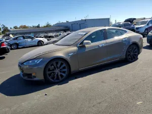 Tesla Model S 2015