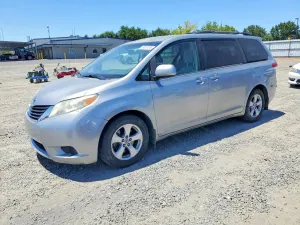 Toyota Sienna 3.5L 6 2012