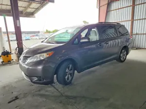 Toyota Sienna 3.5L 6 2011