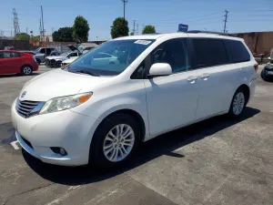 Toyota Sienna 3.5L 6 2015