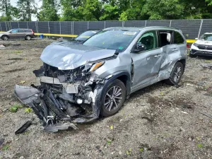 Toyota Highlander 3.5L 6 2017