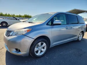 Toyota Sienna 3.5L 6 2014