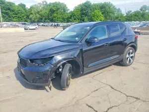 Volvo XC40 2.0L 4 2025