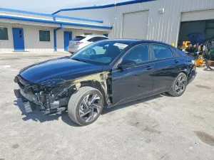 Hyundai Elantra 2.0L 4 2025