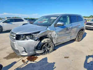 Toyota Highlander 3.5L 6 2017