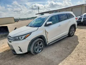 Toyota Highlander 3.5L 6 2017