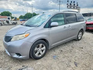 Toyota Sienna 3.5L 6 2012
