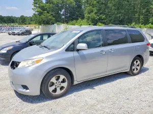 Toyota Sienna 3.5L 6 2012