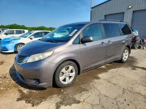 Toyota Sienna 3.5L 6 2015