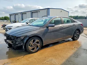Hyundai Elantra 2.0L 4 2025