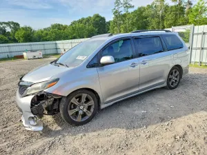 Toyota Sienna 3.5L 6 2016