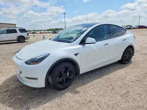 Tesla Model Y 2025