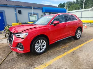 Audi Q3 2.0L 4 2025