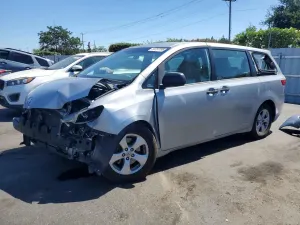 Toyota Sienna 3.5L 6 2016