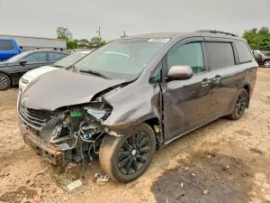 Toyota Sienna 3.5L 6 2015