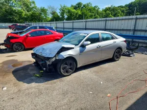 Hyundai Elantra 2.0L 4 2022