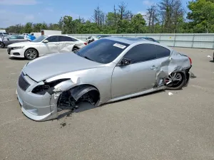 Infiniti G37 3.7L 6 2011
