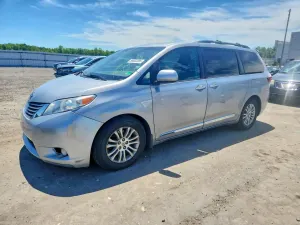 Toyota Sienna 3.5L 6 2015