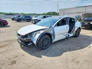 Tesla Model 3 2025