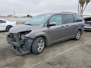 Toyota Sienna 3.5L 6 2012