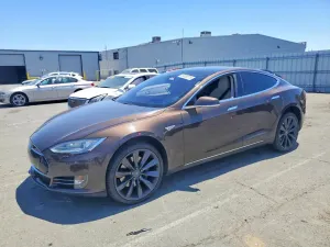 Tesla Model S 2014