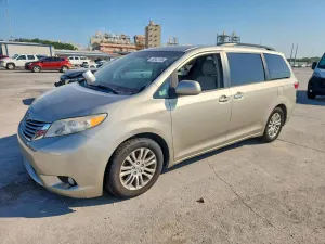 Toyota Sienna 3.5L 6 2015