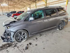 Toyota Sienna 3.5L 6 2016