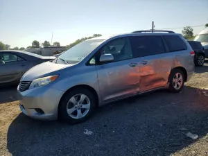 Toyota Sienna 3.5L 6 2011