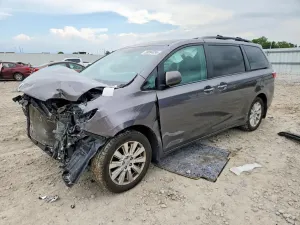 Toyota Sienna 3.5L 6 2015