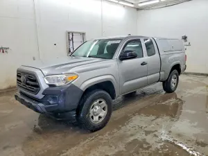 Toyota Tacoma 2.7L 4 2018