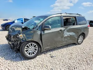 Toyota Sienna 3.5L 6 2012