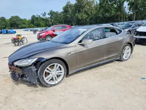 Tesla Model S 2015