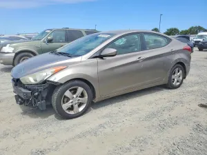 Hyundai Elantra 1.8L 4 2013