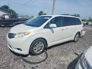 Toyota Sienna 3.5L 6 2015