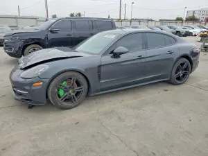 Porsche Panamera 3.0L 6 2017