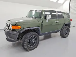 Toyota FJ Cruiser 4.0L 6 2010