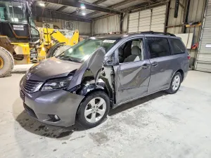 Toyota Sienna 3.5L 6 2017