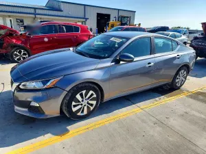 Nissan Altima 2020