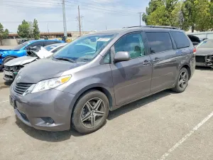 Toyota Sienna 3.5L 6 2011